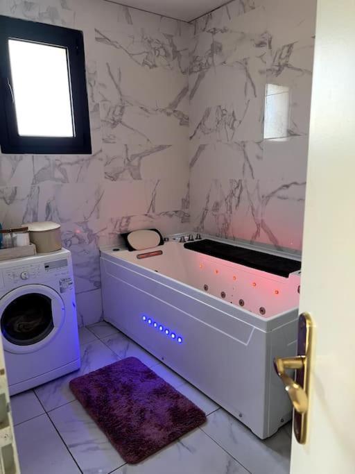 Magnifique Appart Avec Jaccuzi Apartment Криел-сюр-Мер Екстериор снимка