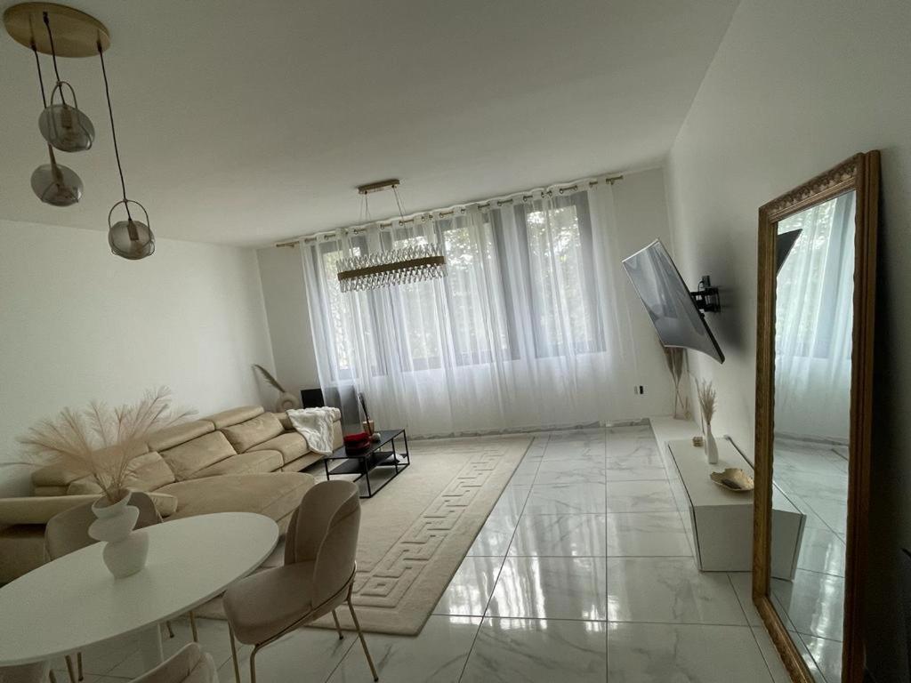 Magnifique Appart Avec Jaccuzi Apartment Криел-сюр-Мер Екстериор снимка